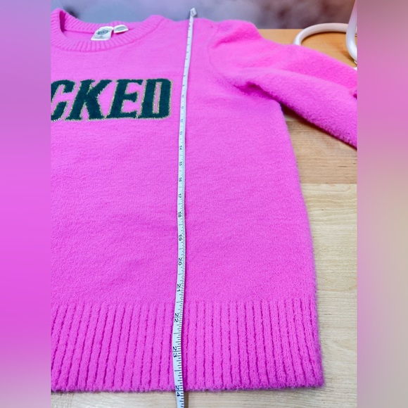Wicked Pink super soft Sweater for the Wicket fanatics - Picture 7 of 9